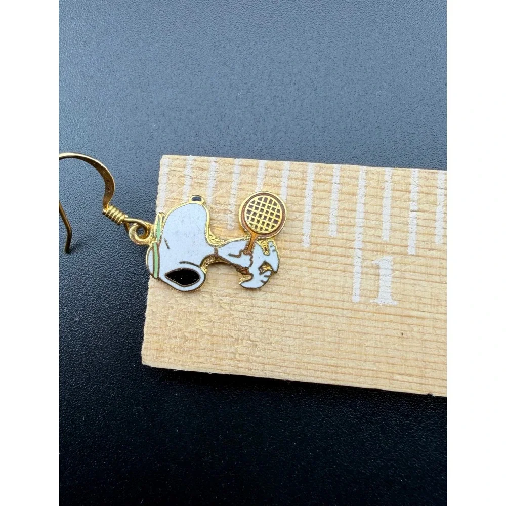 Aviva Taiwan Peanuts Snoopy Tennis Earrings Gold Tone Vintage Enamel READ